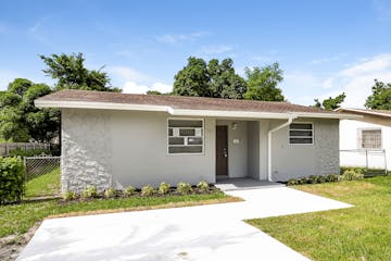 381 NE 164th St Miami, FL 33162